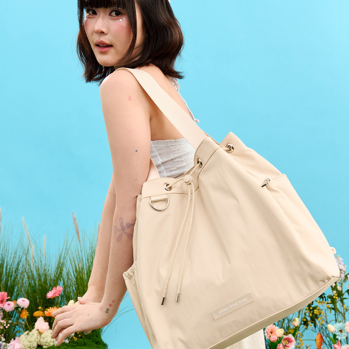 Wander Tote Pack - Medium (Vanilla)