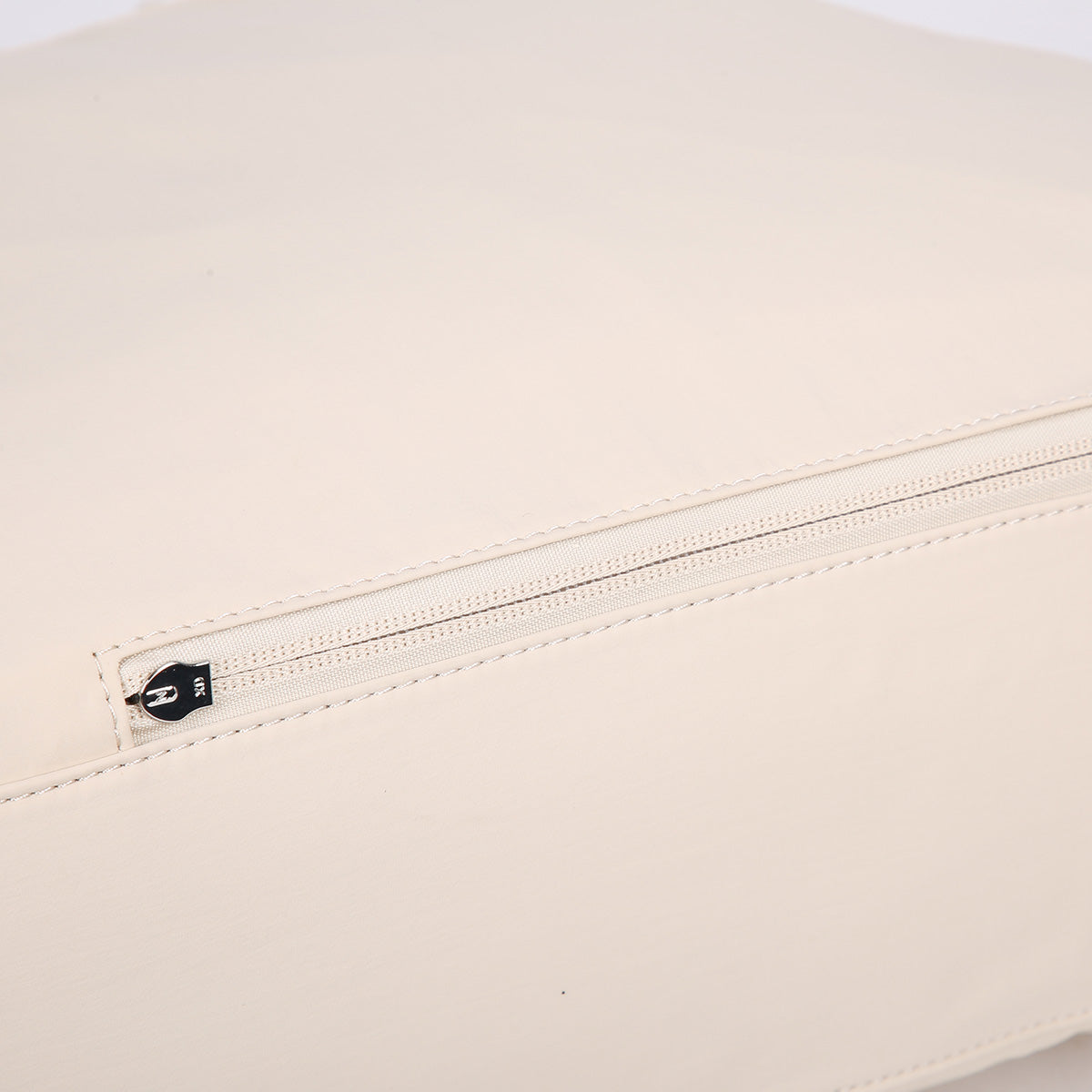 Wander Tote Pack - Medium (Vanilla)